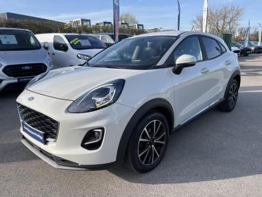 Voir le détail de l'offre de cette FORD Puma 1.0 EcoBoost 125ch mHEV Titanium 7cv de 2020 en vente à partir de 216.13 €  / mois